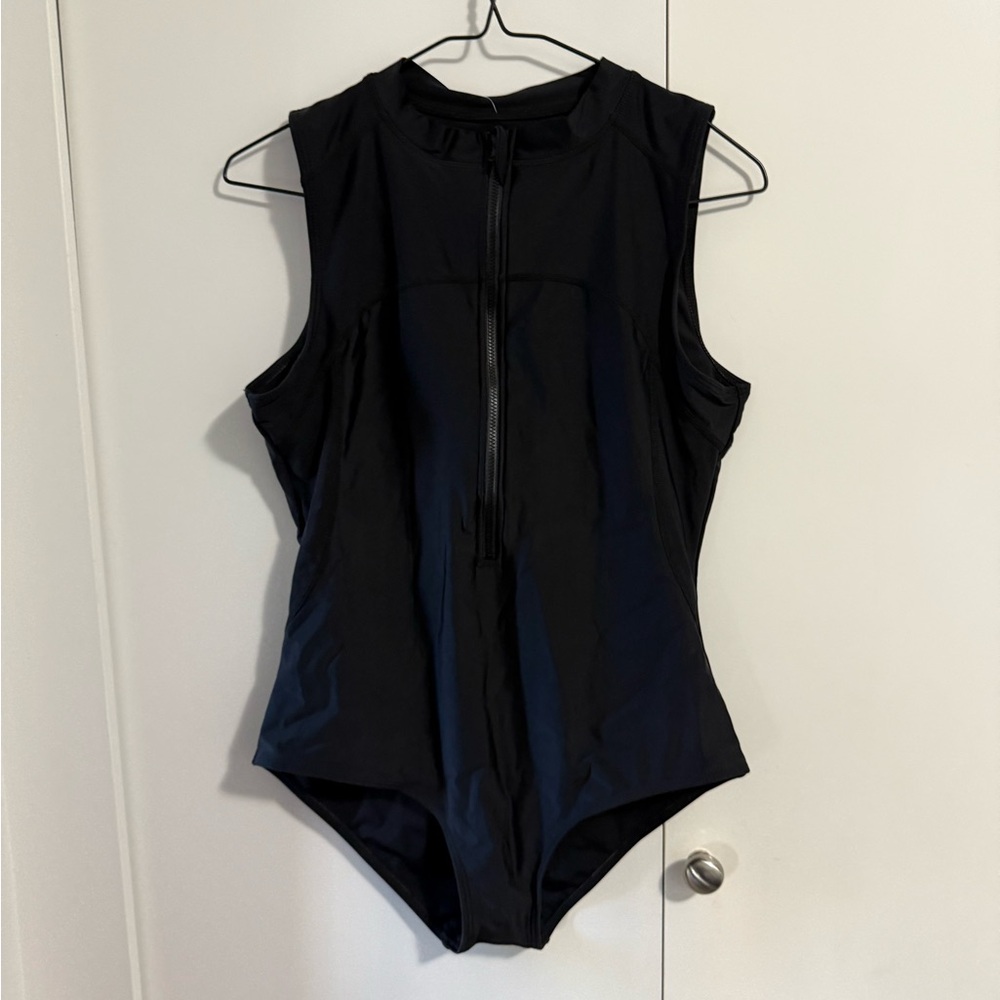 2/20$ 💕Sleek Black Women's Swim One Piece